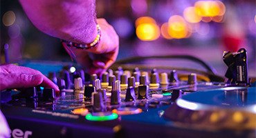 DJ